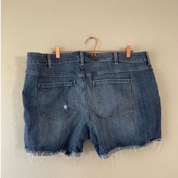 Lane Bryant Plus Size 18 Girlfriend Denim Short Embroidered Distressed Floral - Picture 3 of 3